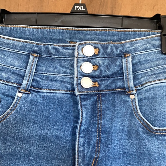 Ann Taylor petite the skinny curvy fit jean with stretch size 6P - Picture 6 of 17